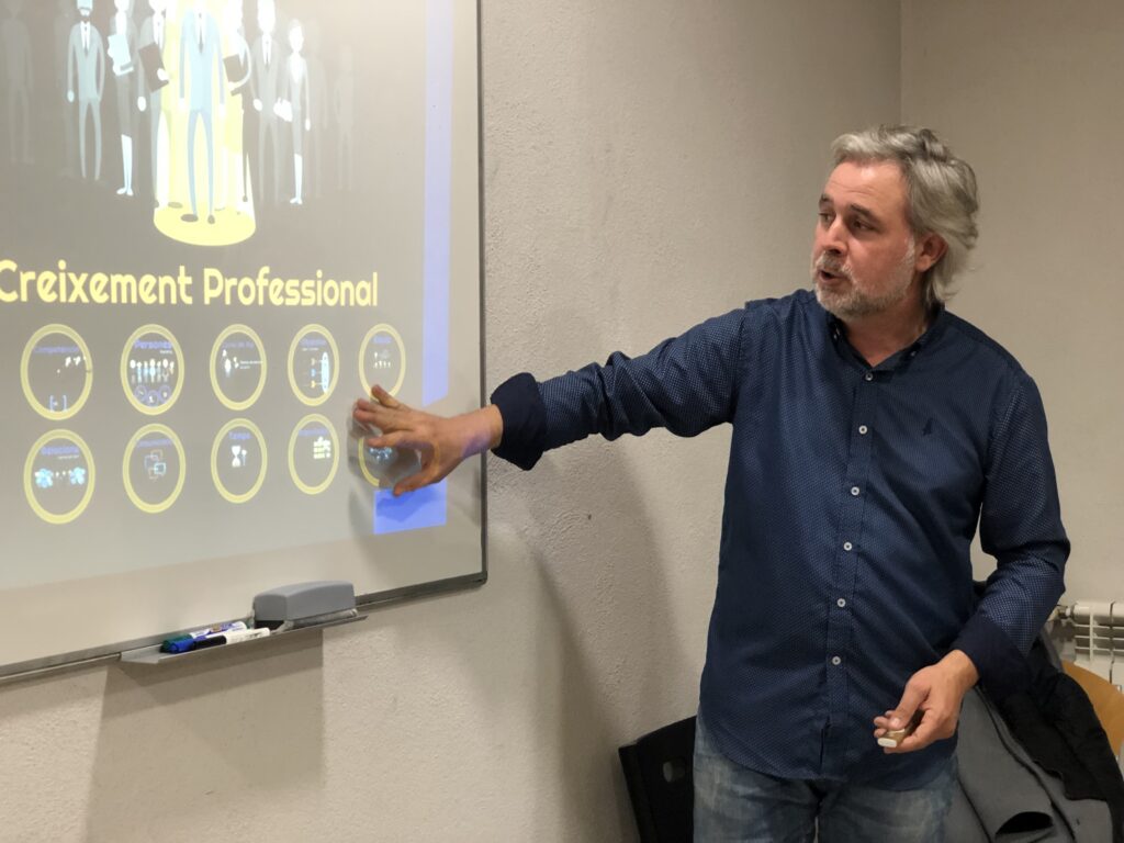 Cómo estructurar una charla para empresas y que conecte