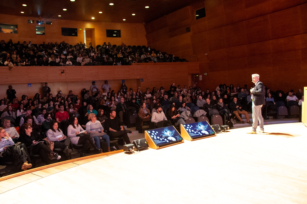 La importancia de una charla de un conferenciante en eventos corporativos